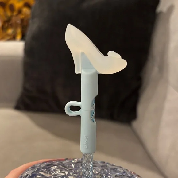 Starbucks x Disney: Cinderella75 Silver Holographic Tumbler with Slipper Topper - Picture 4 of 4